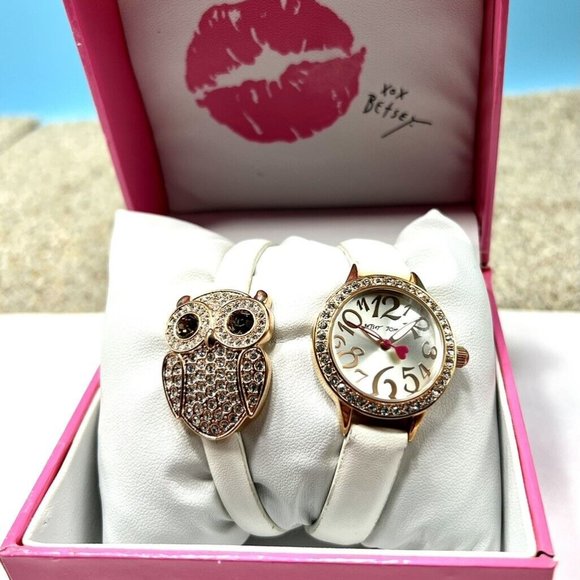 Betsey Johnson Women's White Strap Watch & Owel Bracelet Set - Picture 1 of 8
